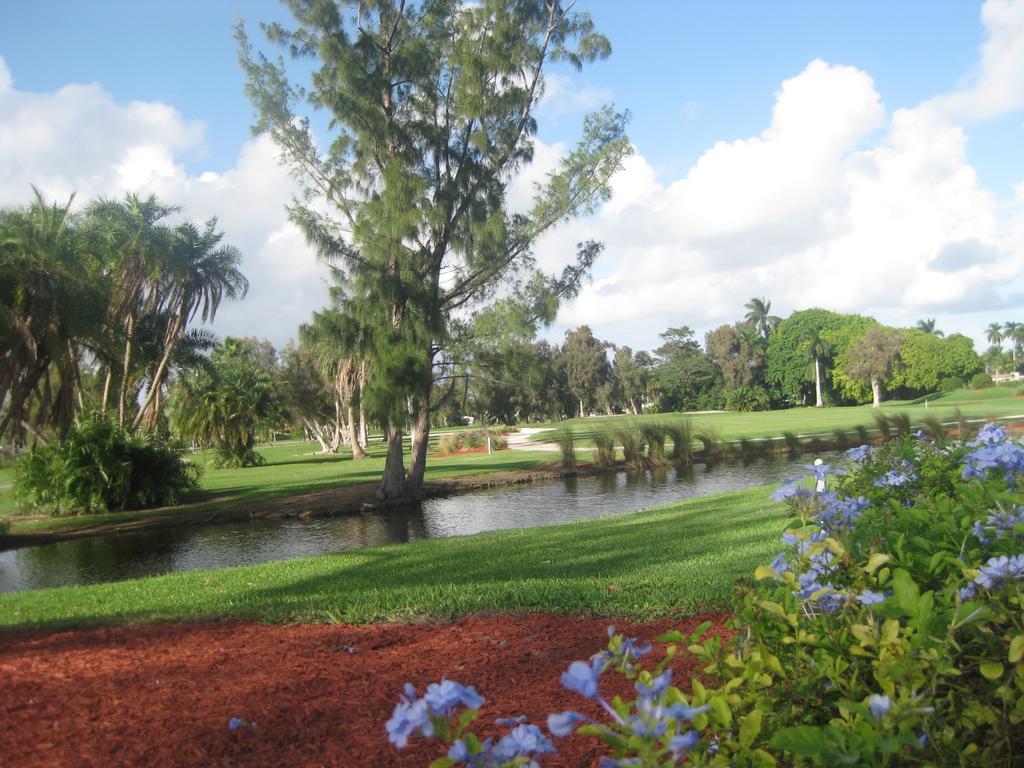 Hollywood Beach Golf Resort Exterior photo