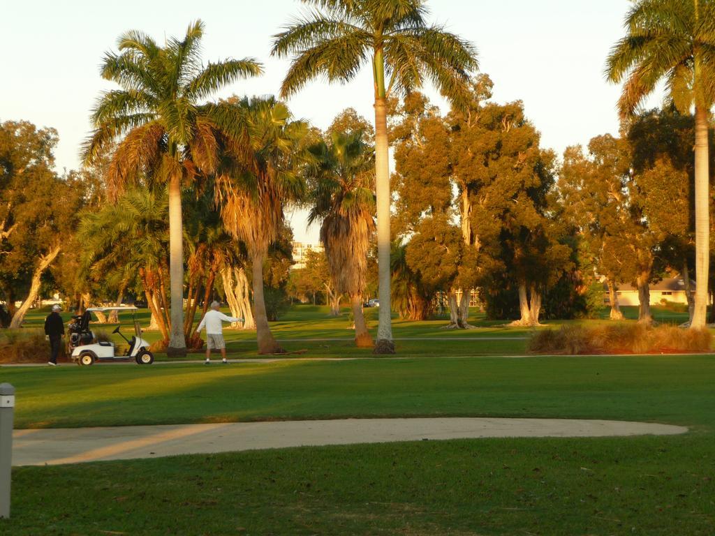 Hollywood Beach Golf Resort Exterior photo