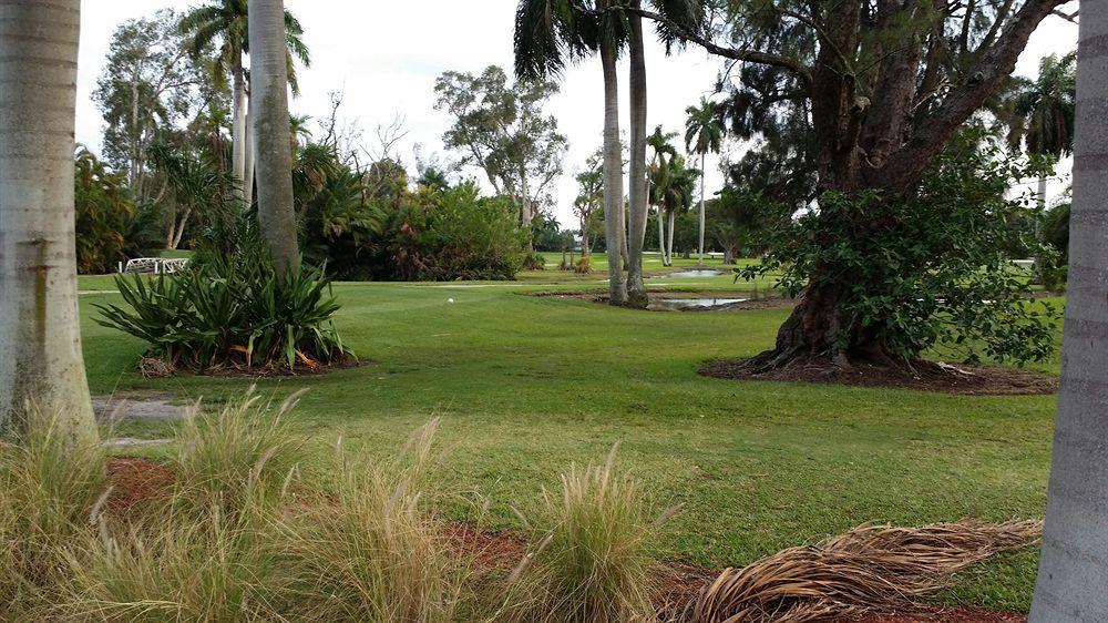 Hollywood Beach Golf Resort Exterior photo