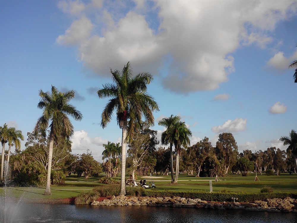 Hollywood Beach Golf Resort Exterior photo